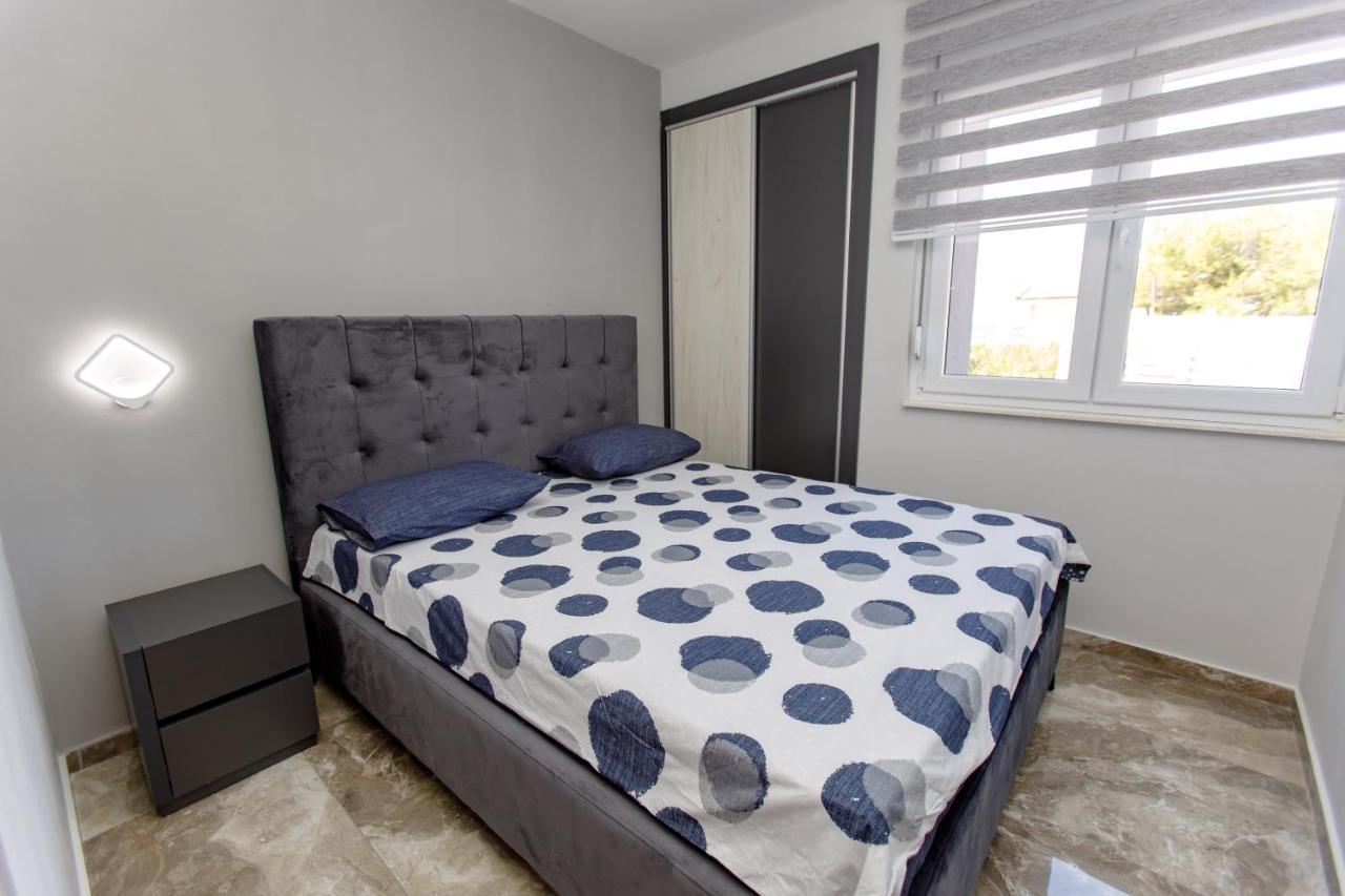Appartement Posejdon Lux à Utjeha-Bušat Extérieur photo