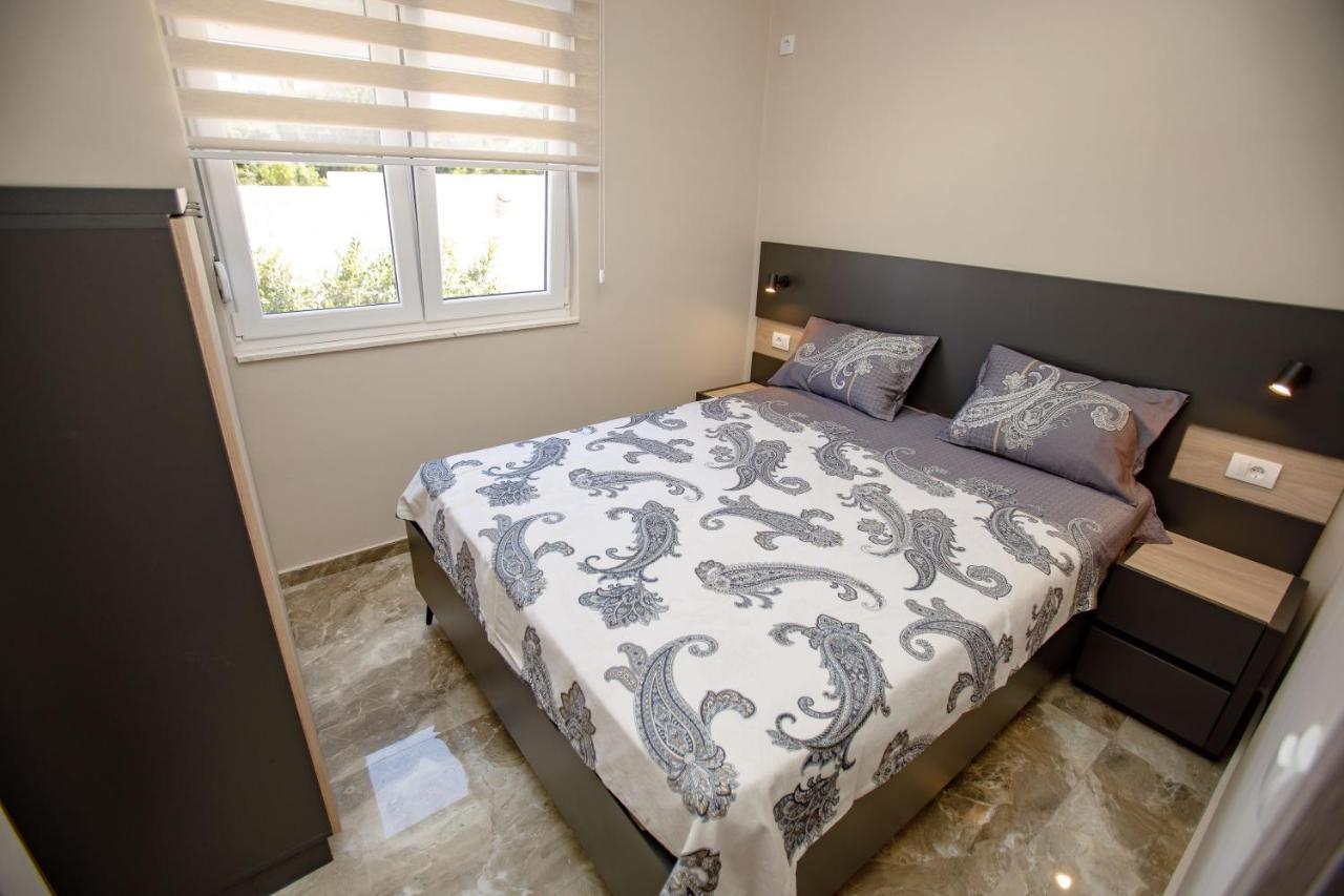 Appartement Posejdon Lux à Utjeha-Bušat Extérieur photo