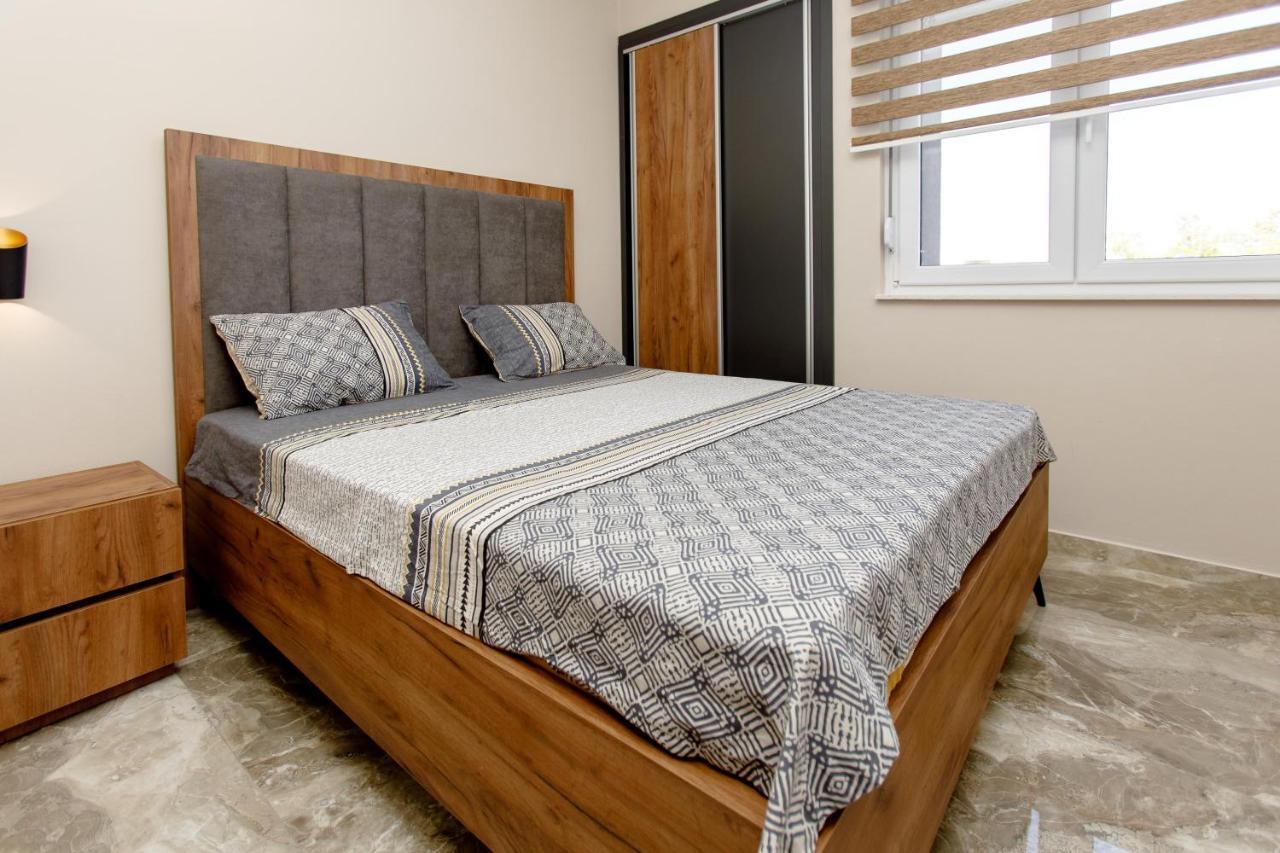 Appartement Posejdon Lux à Utjeha-Bušat Extérieur photo
