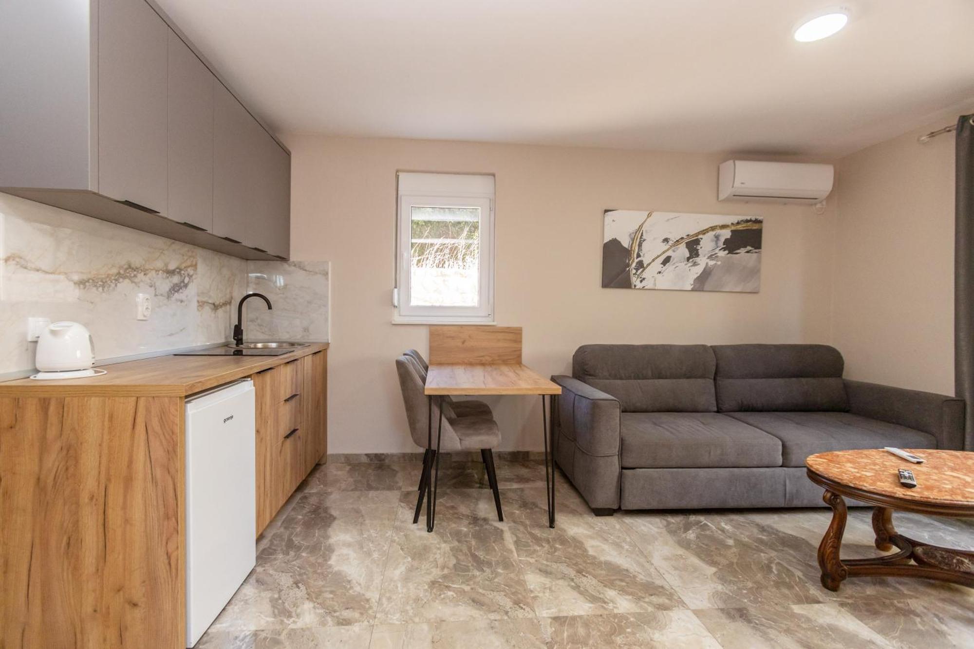 Appartement Posejdon Lux à Utjeha-Bušat Extérieur photo