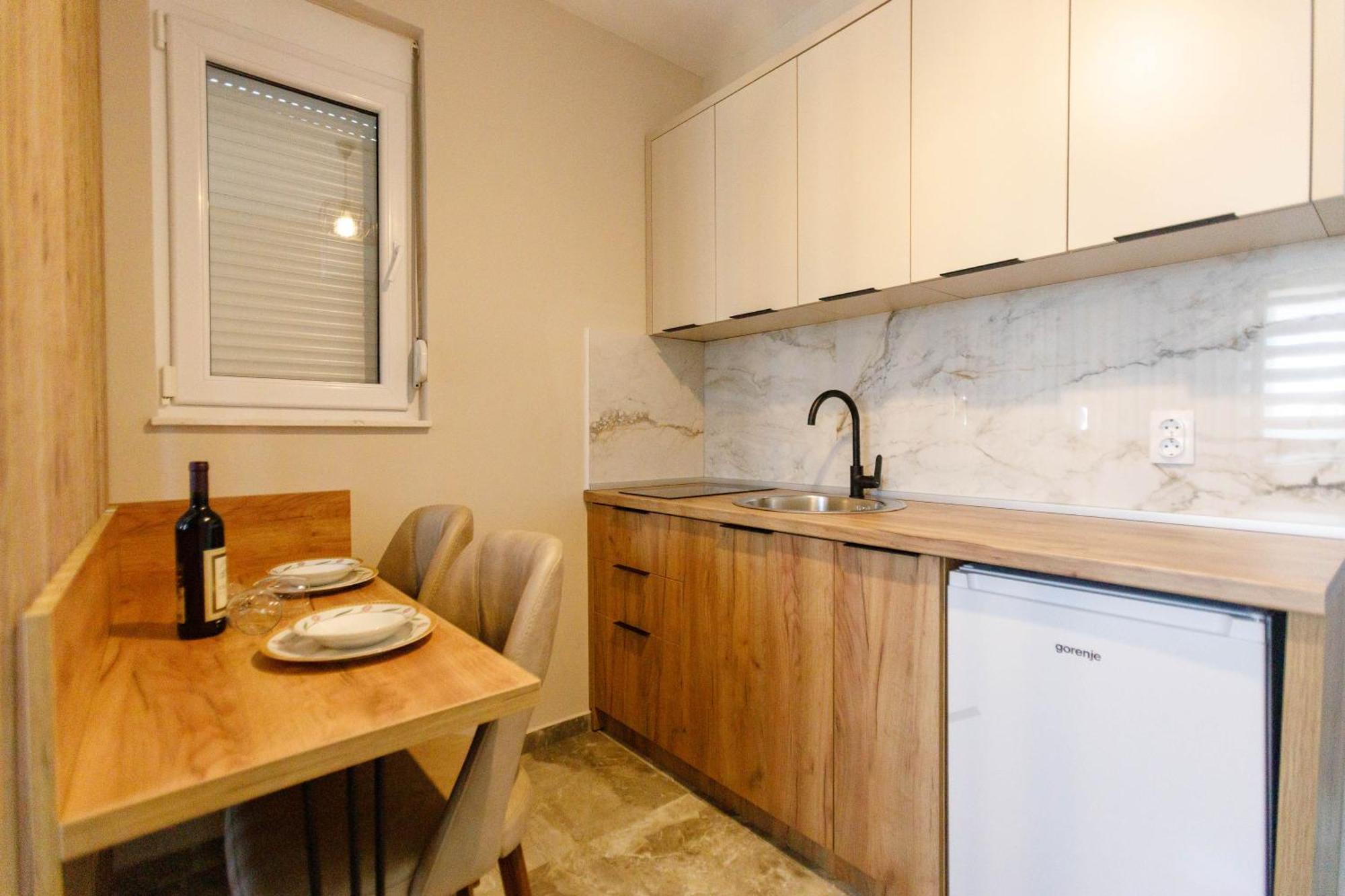 Appartement Posejdon Lux à Utjeha-Bušat Extérieur photo
