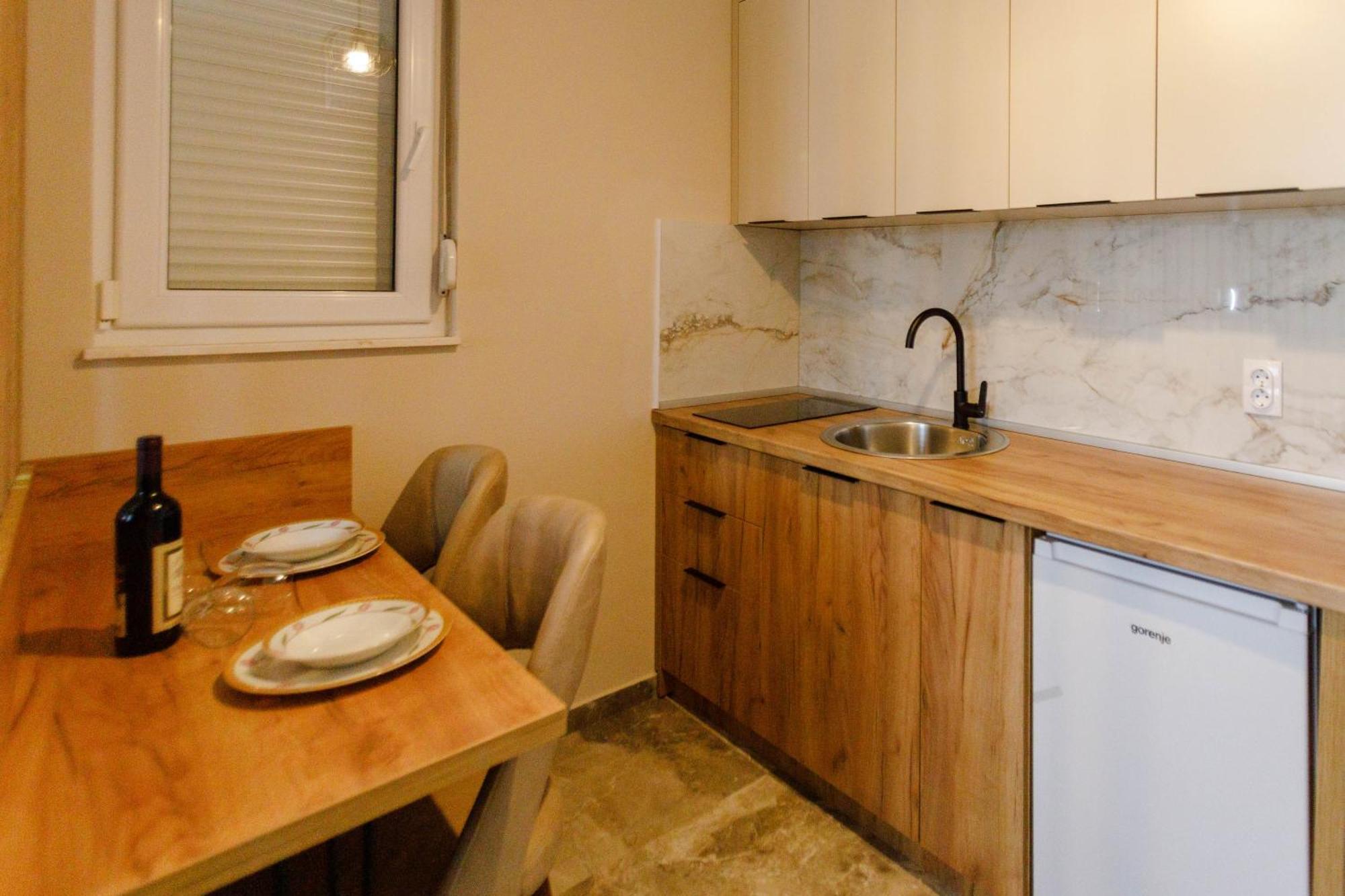 Appartement Posejdon Lux à Utjeha-Bušat Extérieur photo
