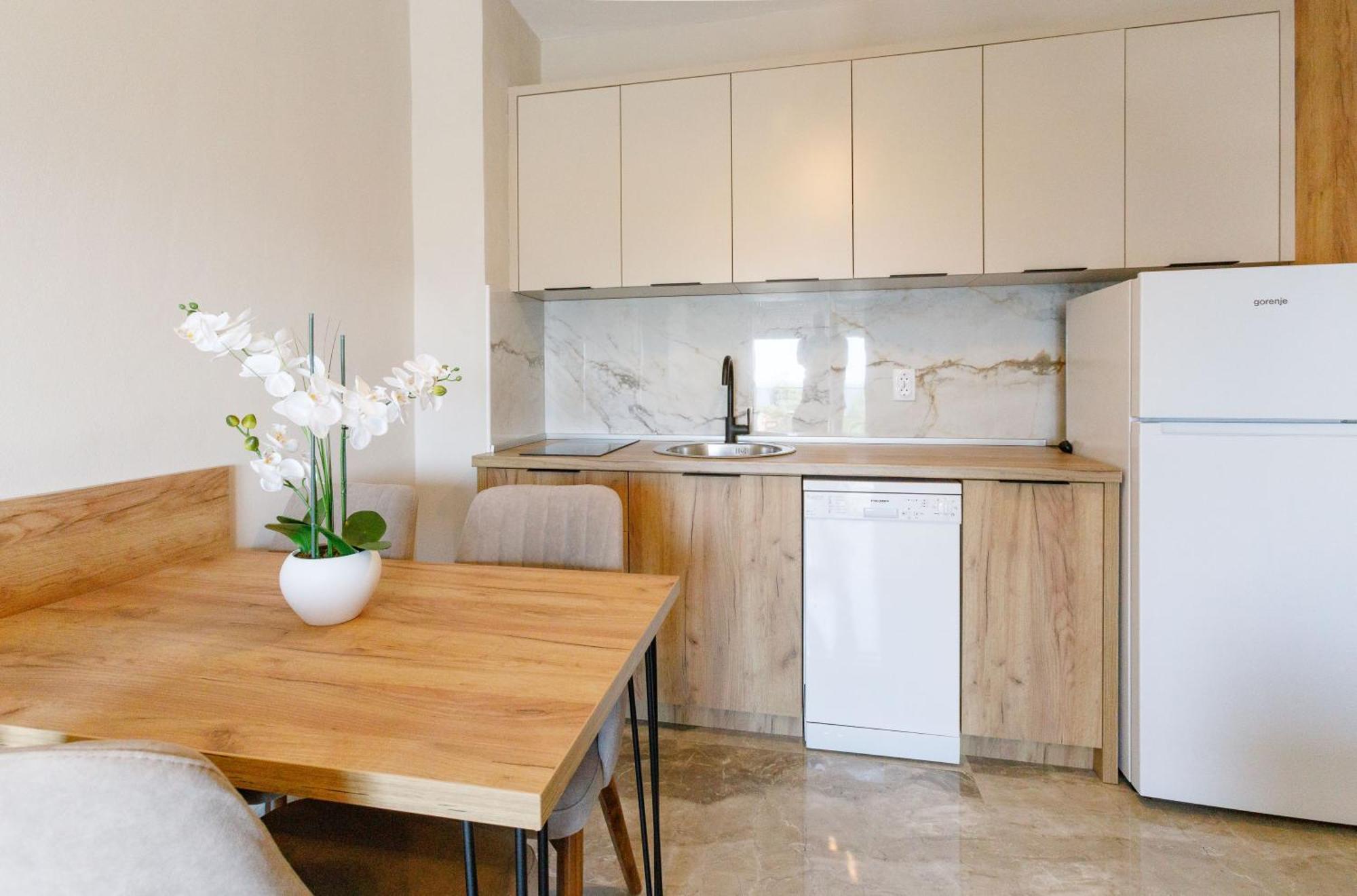 Appartement Posejdon Lux à Utjeha-Bušat Extérieur photo