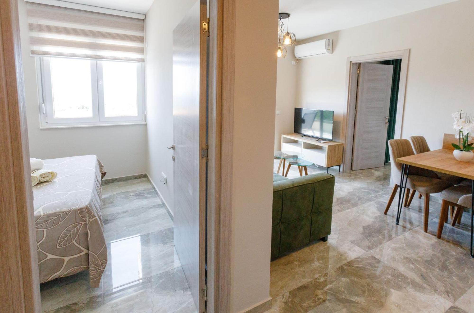 Appartement Posejdon Lux à Utjeha-Bušat Extérieur photo